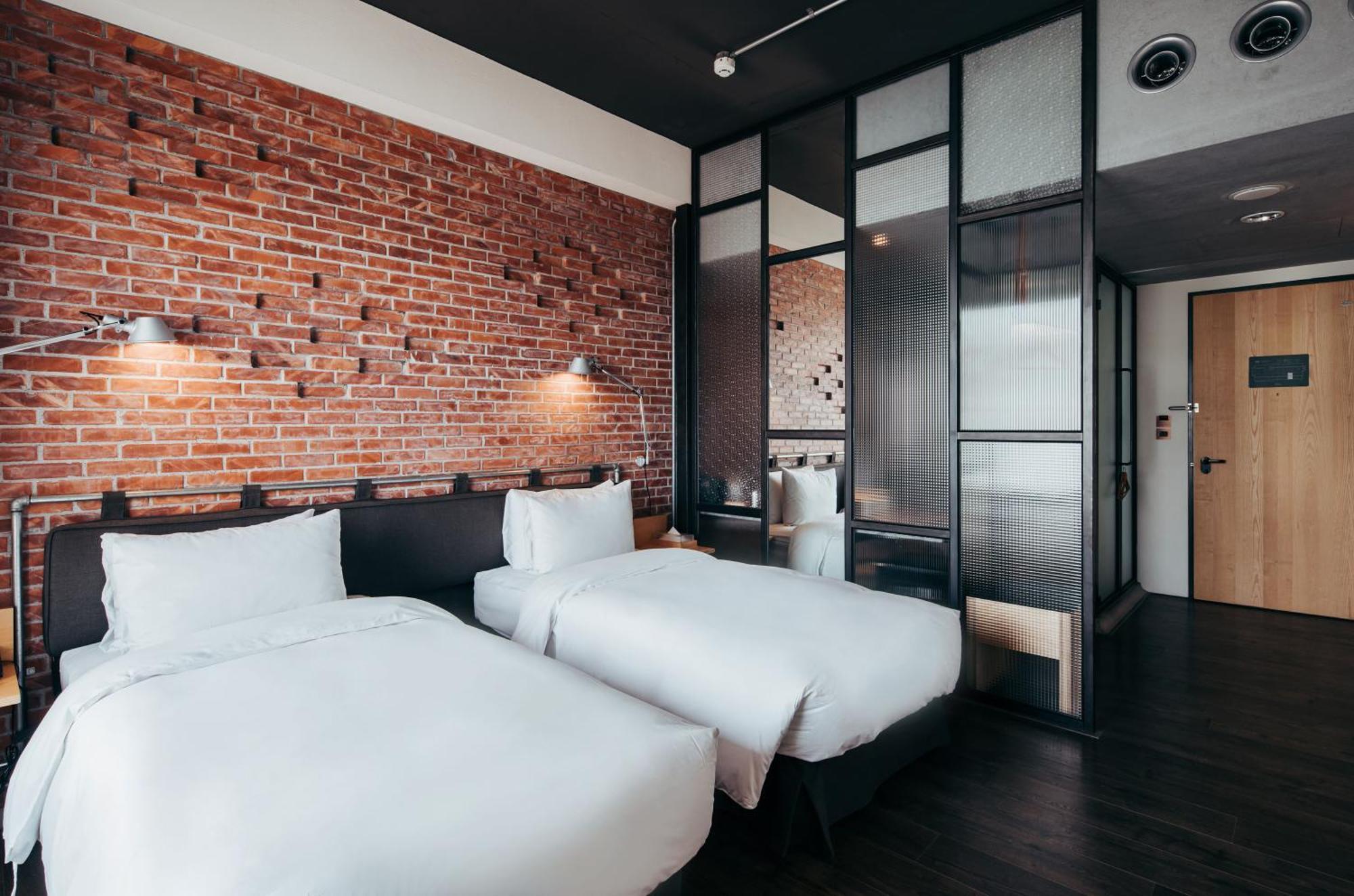 U.I.J Hotel & Hostel Тайнань Екстер'єр фото