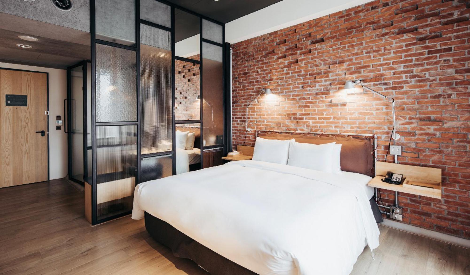 U.I.J Hotel & Hostel Тайнань Екстер'єр фото